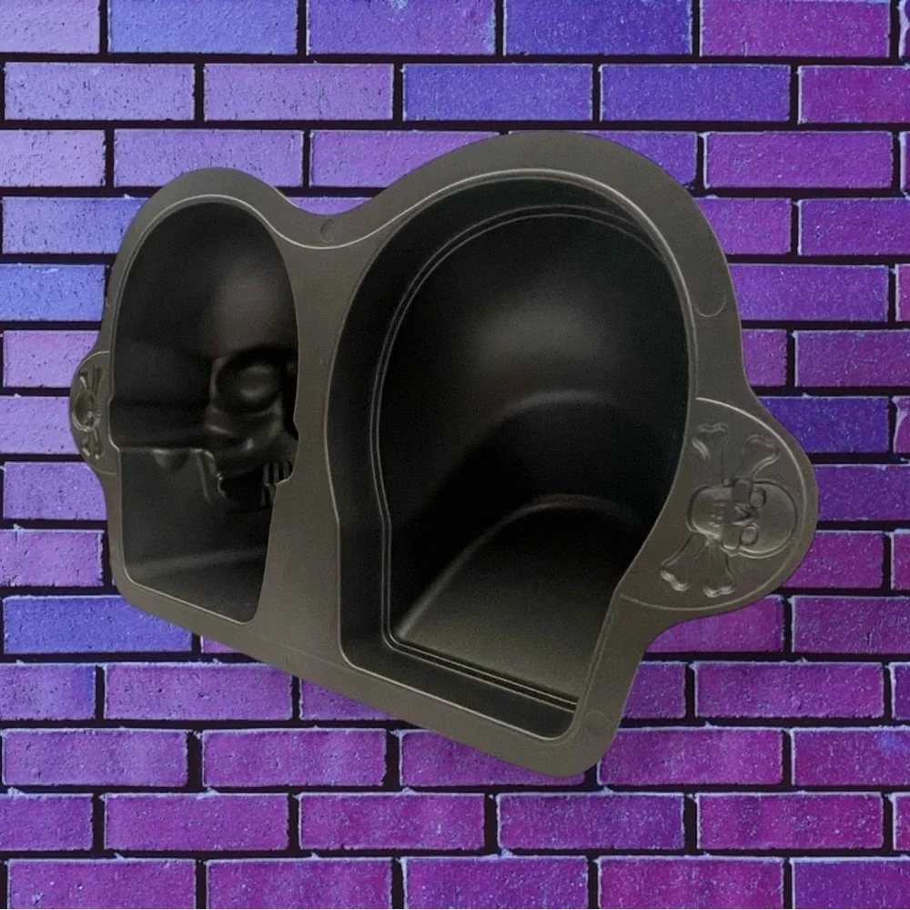 Wilton 3D Skull Non-Stick Cake Pan Pirate Skeleton~ HALLOWEEN New without Box